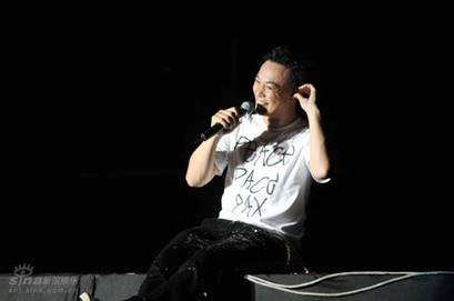 陈奕迅演唱会现场版，一场音乐的盛宴