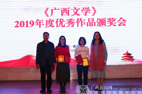 漓江文学奖得主深情哽咽回忆过世女友