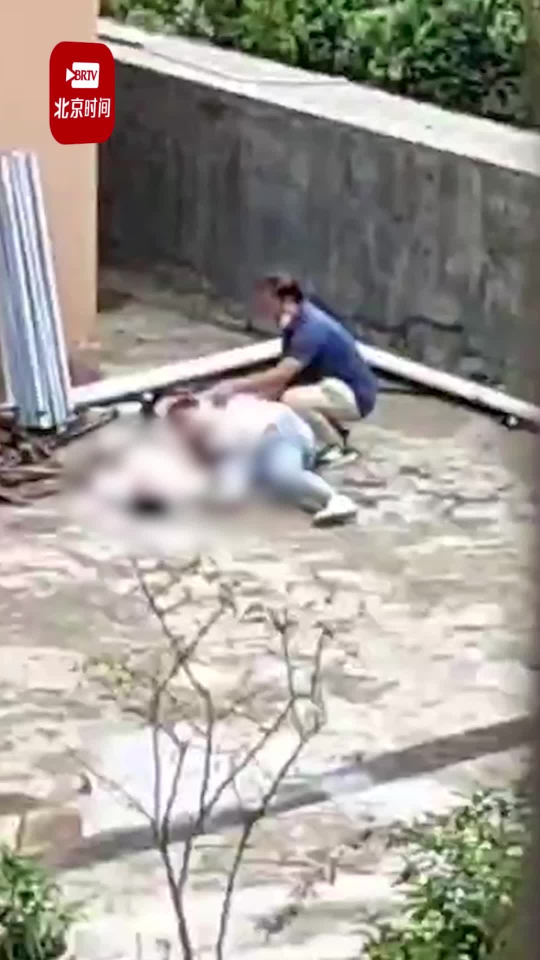 女子向丈夫索要五元引发争议背后的真相——假轻生事件剖析
