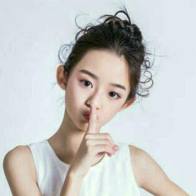 黄杨钿甜 近照，时光中的美丽瞬间