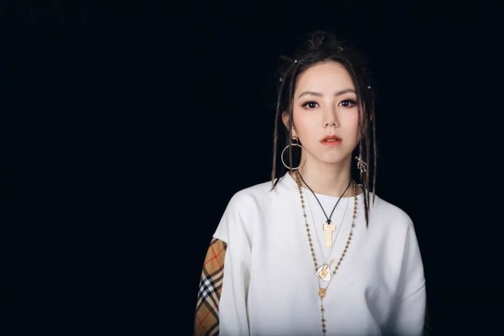 邓紫棋热议，音乐、风格与公众话题的碰撞
