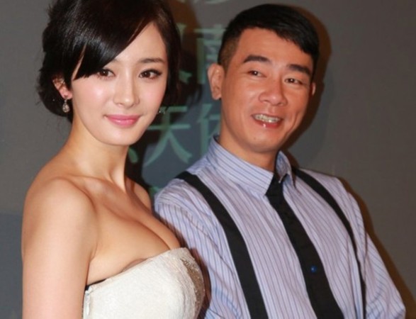 杨幂挽刘德华引发热议，疑似林萧上身，娱乐圈再起波澜