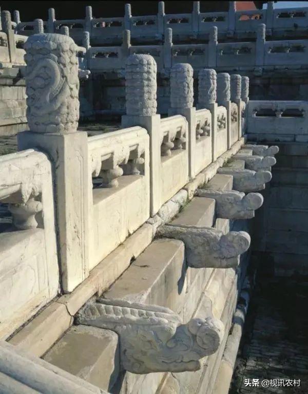 北京暴雨故宫再现千龙吐水，文化传承与自然力量的交融