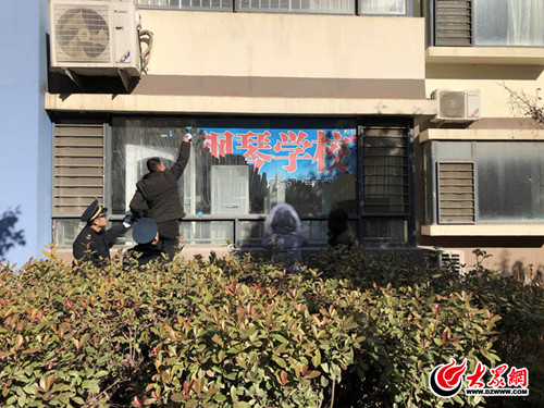 业主不满物业服务，拆除小区商业广告