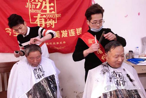 晓华父亲节街头义剪，一份特别的父爱传递