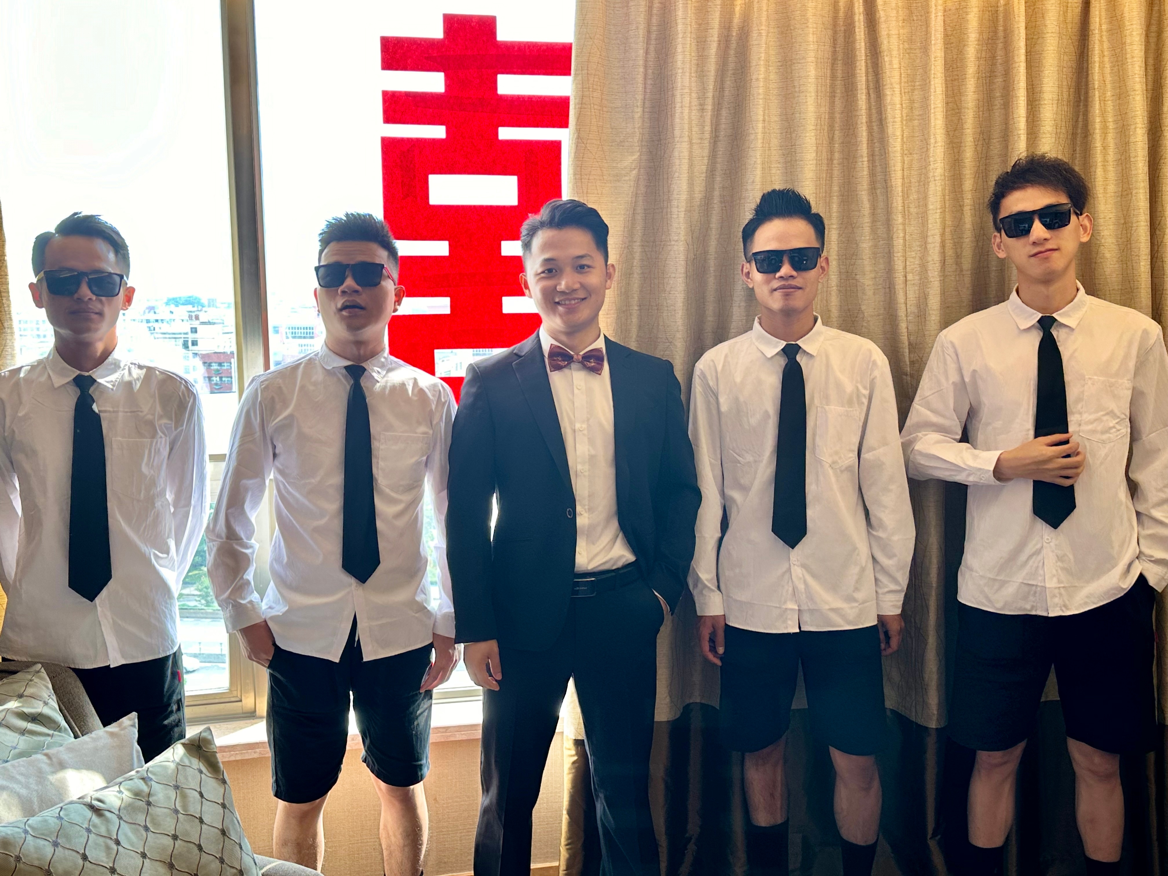 上海大叔男团火了，人均超高学历