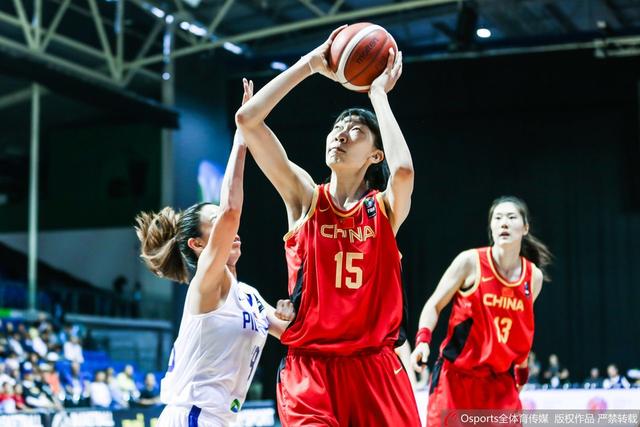 热身赛大捷！中国女篮32分狂胜日本女篮队员，展现无畏斗志