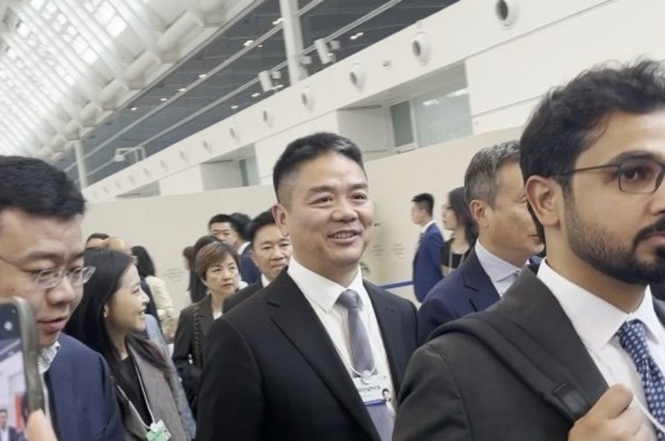 刘强东现身苏超支持宿迁队了吗刘强东现身苏超支持宿迁队了吗？